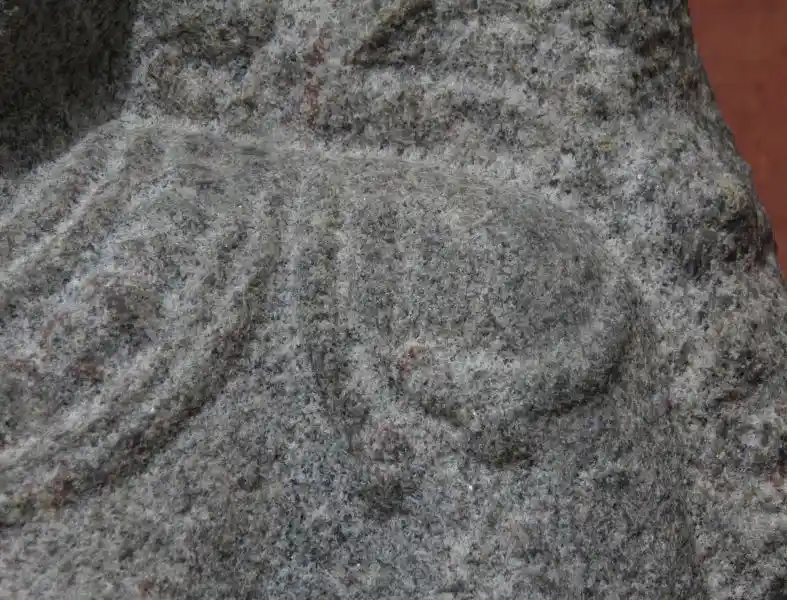 Indian goddess, horns with disc in between, crescent